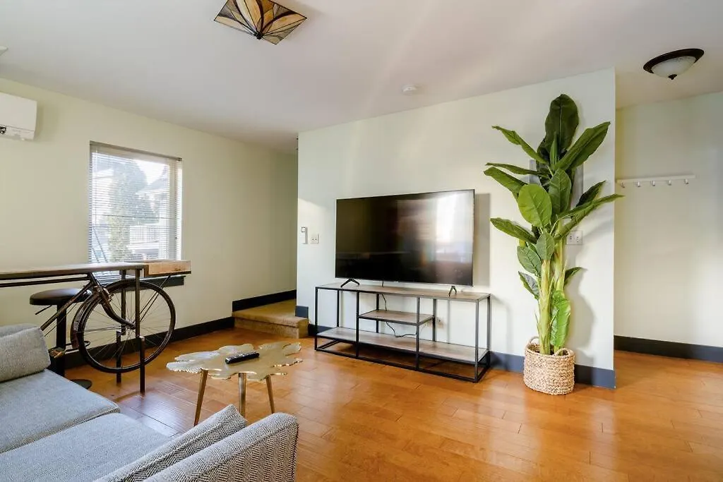 Stay Portland - Color Splash Apartment In The Heart Of Portland 0*,  United States