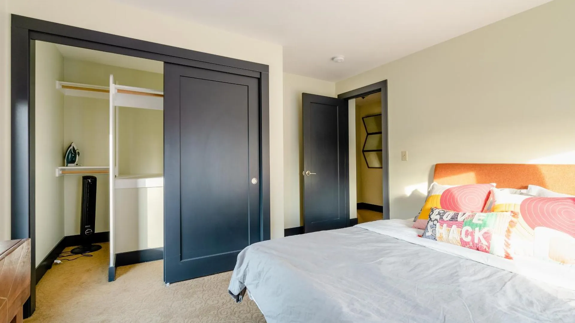 Holiday home Stay Portland - Color Splash Apartment In The Heart Of Portland